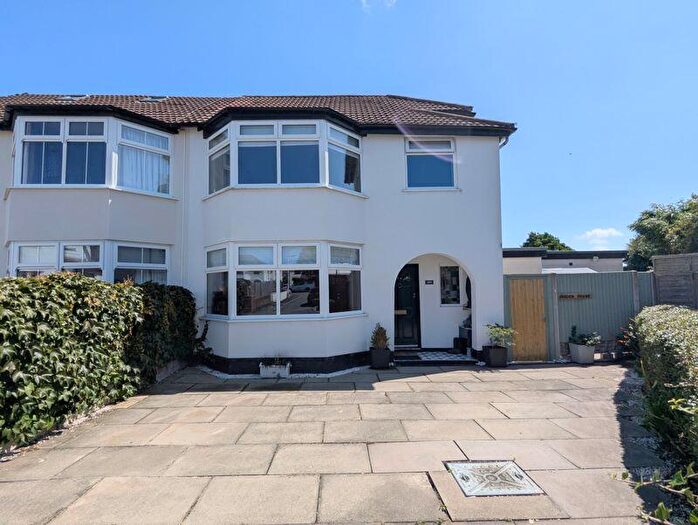4 Bedroom Semi-Detached House To Rent In Golf Open - Guildford Road, Birkdale - Sleeps, PR8