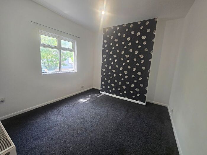 2 Bedroom Flat To Rent In Lower Addiscombe Road, Croydon, CR0