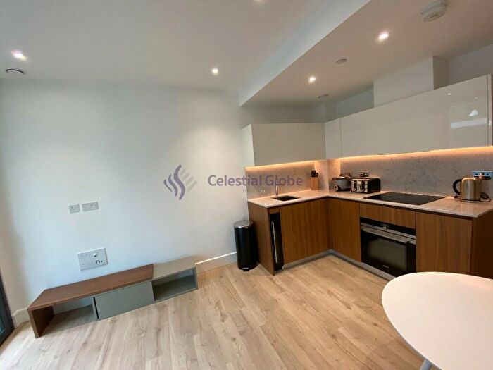 1 Bedroom Flat For Sale In Piazza Walk, London, E1