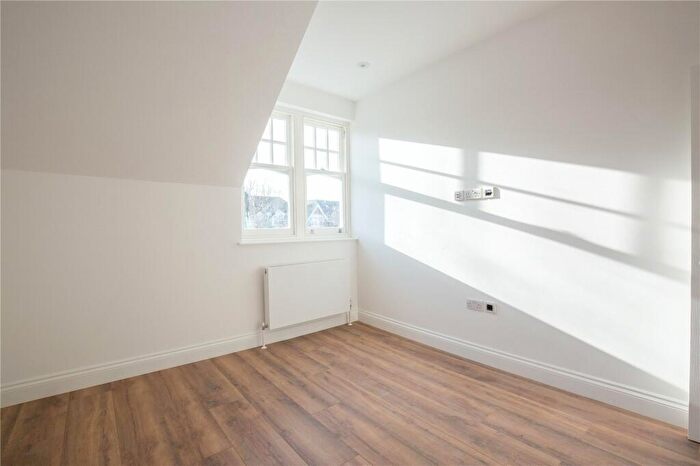 2 Bedroom Apartment To Rent In Queens Avenue, London, N10