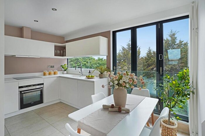 2 Bedroom Flat For Sale In Bromar Road, East Dulwich, London, SE5