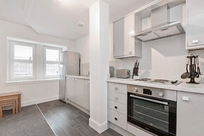 2 Bedroom Flat To Rent In Arthurstone Terrace, Stobswell, Dundee, DD4