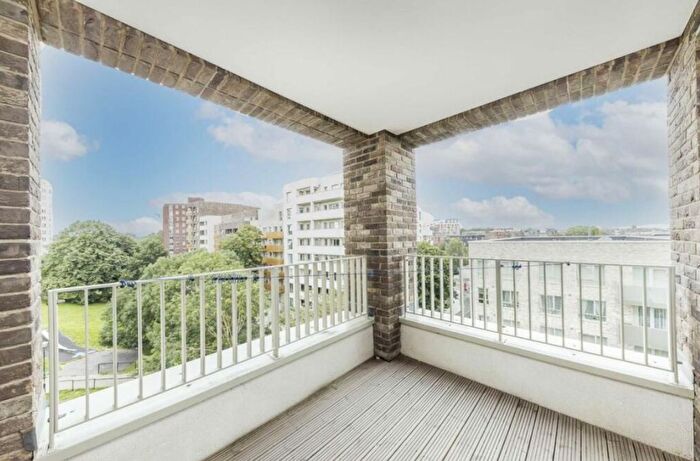 2 Bedroom Flat To Rent In Habington House, Avenue Road, W3