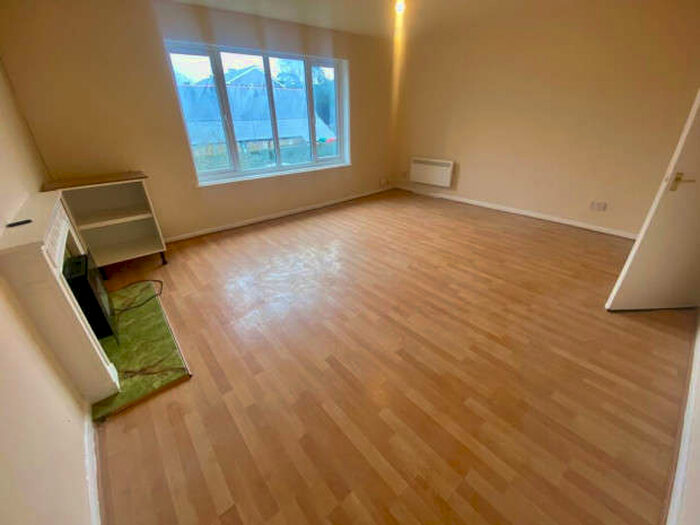 2 Bedroom Flat To Rent In Shackles Court, Richards Close, Hayes, UB3