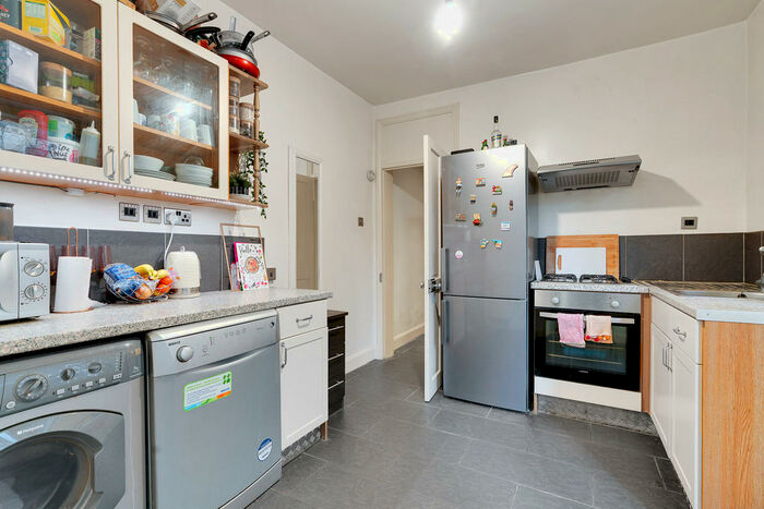 1 Bedroom Flat To Rent In Waterloo Terrace, Islington, N1