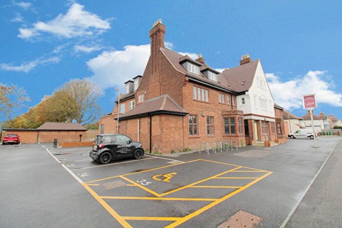 2 Bedroom Apartment To Rent In Wrotham Road, Welling, DA16