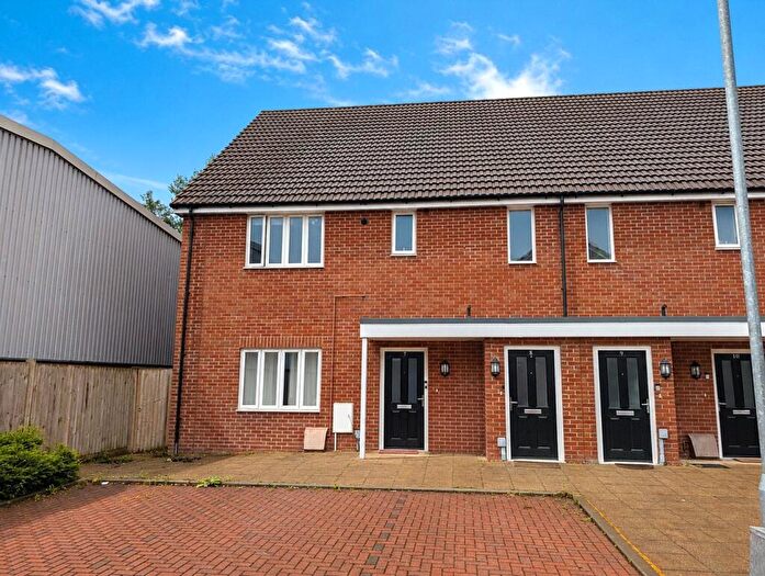 2 Bedroom Maisonette For Sale In Langford Way, Thatcham, Berkshire, RG19