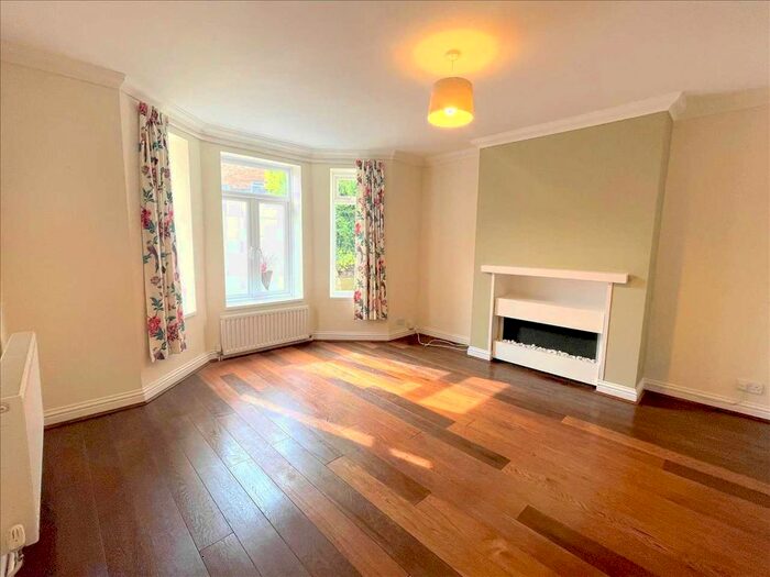 2 Bedroom Flat To Rent In Dunstan Road, Tunbridge Wells, TN4