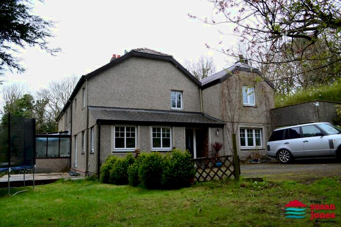 3 Bedroom End Of Terrace House For Sale In Llanystumdwy, Criccieth, LL52