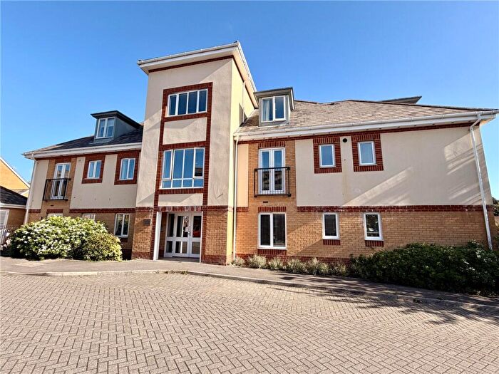 2 Bedroom Apartment For Sale In Doulton Gardens, Poole, Dorset, BH14