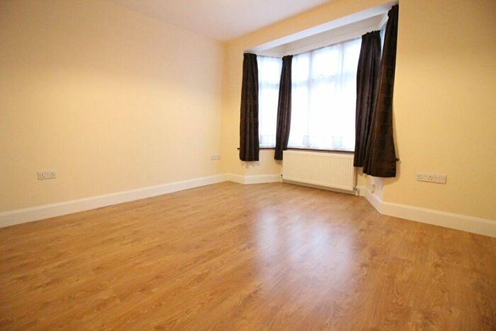 4 Bedroom House To Rent In Bovingdon Avenue, Wembley, HA9