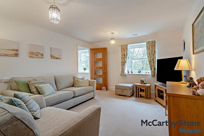 1 Bedroom Apartment For Sale In Peel Court, College Way, Welwyn Garden City, Hertfordshire, AL8