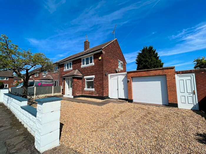 3 Bedroom End Of Terrace House To Rent In Rowmills Road, Scunthorpe, DN16