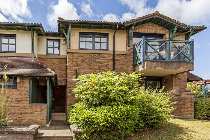 3 Bedroom Villa For Sale In North Werber Park, Fettes, Edinburgh, EH4