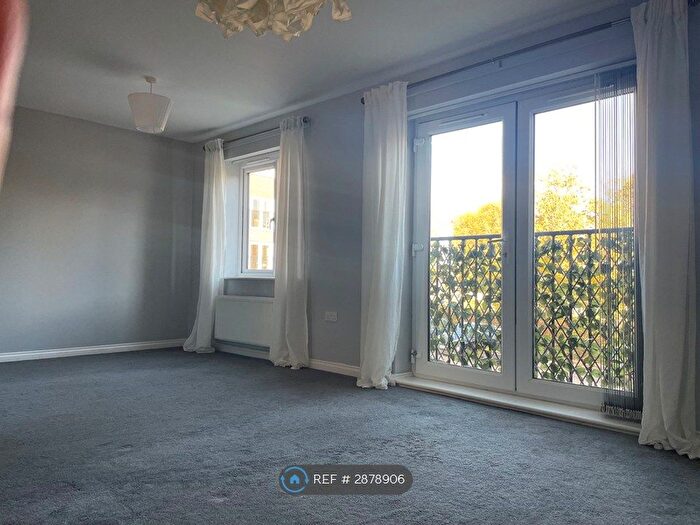 2 Bedroom Flat To Rent In Killingbeck, Leeds, LS14