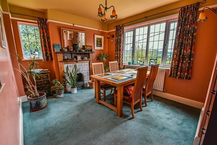 3 Bedroom Detached House For Sale In The Broadway, Dursley, GL11