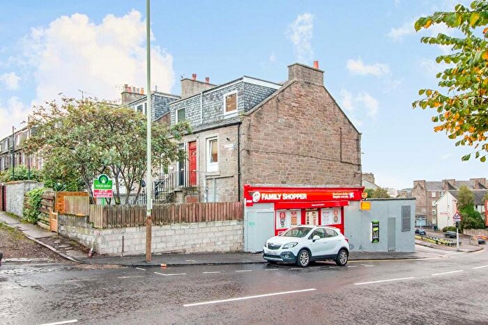 2 Bedroom Maisonette To Rent In Blyth Place, Dundee, DD2