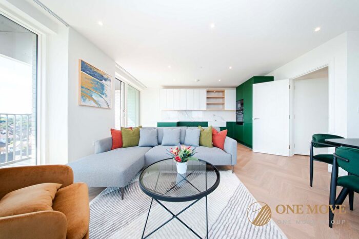 3 Bedroom Flat To Rent In Silkstream, London, NW9