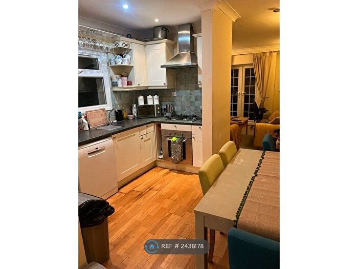 2 Bedroom Flat To Rent In Racton Road, London, SW6