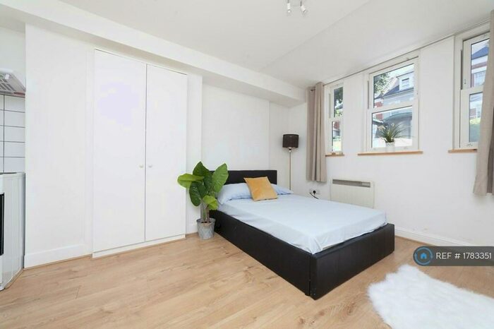 Studio To Rent In Hillfield Avenue, London, N8