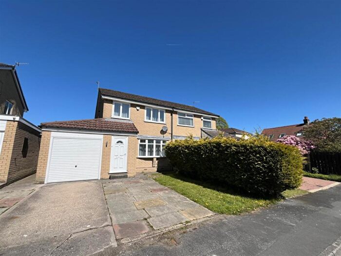 3 Bedroom Semi-Detached House To Rent In Four Lanes, Mottram, Hyde, SK14