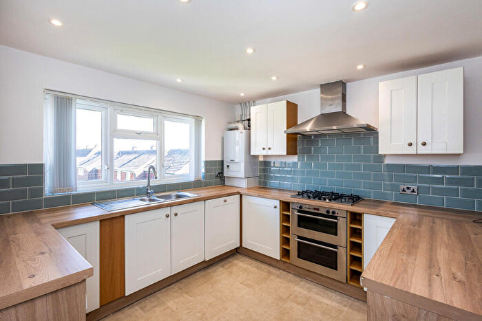2 Bedroom Flat To Rent In Longlands Road, PO10