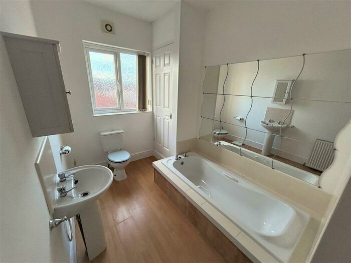 1 Bedroom Flat To Rent In Farm Road, Oldbury, West Midlands, B68