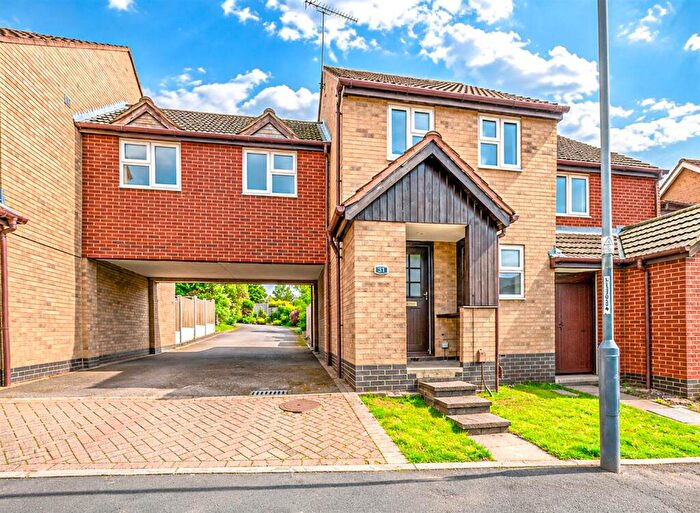 3 Bedroom Town House For Sale In Saffron Drive, Oakwood, Derby, DE21
