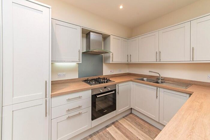3 Bedroom Flat To Rent In Etchingham Park Road, Finchley, N3