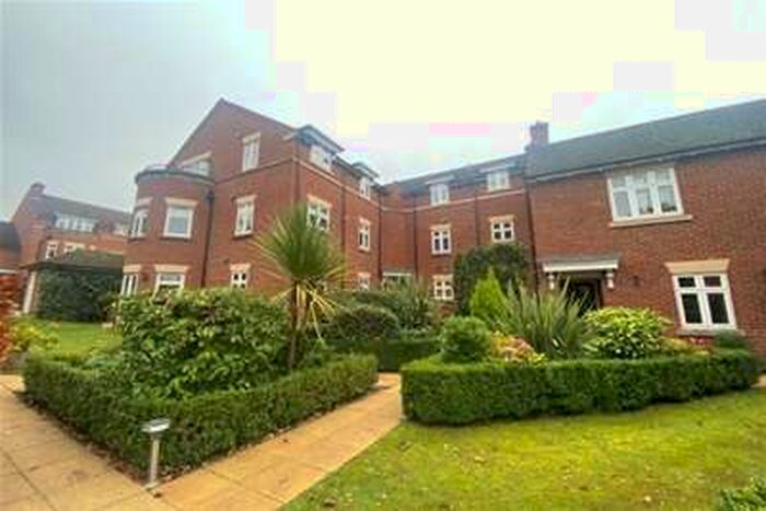 2 Bedroom Flat To Rent In Thornhill Court, Thornhill Road, Sutton Coldfield. B74 2lu.