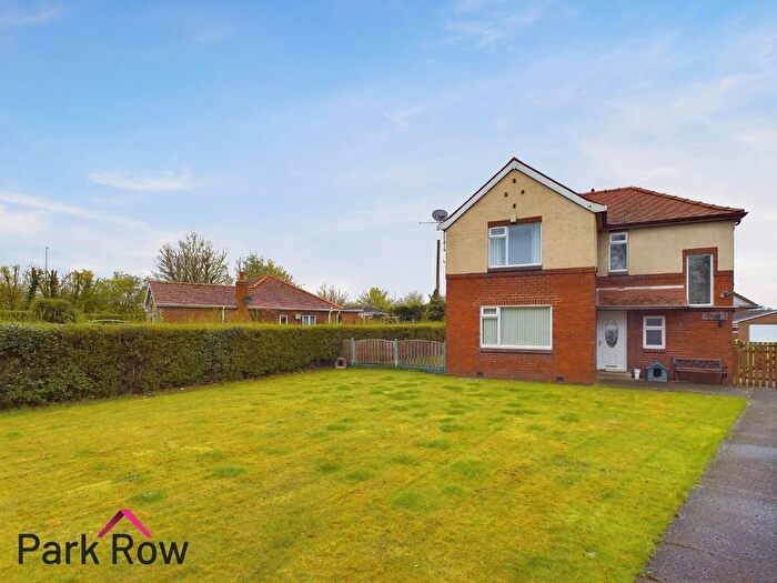 3 Bedroom Detached House For Sale In Bishopdyke Road, Sherburn In Elmet, Leeds, LS25
