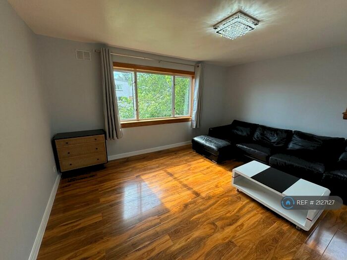 2 Bedroom Flat To Rent In Silverknowes Neuk, Edinburgh, EH4