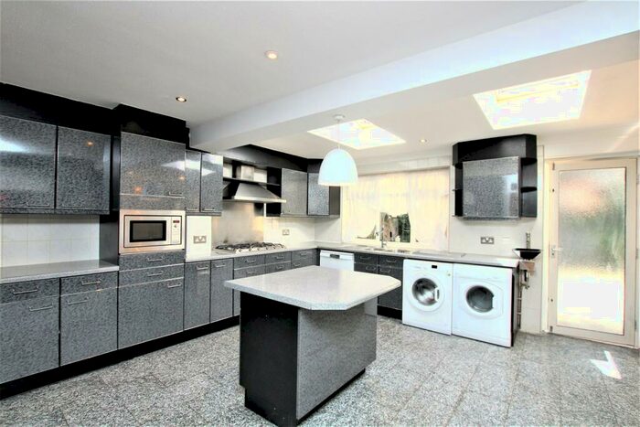 5 Bedroom House To Rent In Water Brook Lane, Hendon, NW4