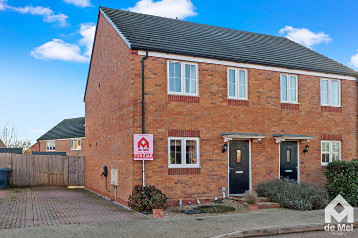 3 Bedroom Semi-Detached House For Sale In Geston Place, Twyning, Tewkesbury, GL20