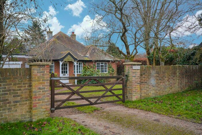 3 Bedroom Detached Bungalow To Rent In School Lane, Amersham HP7