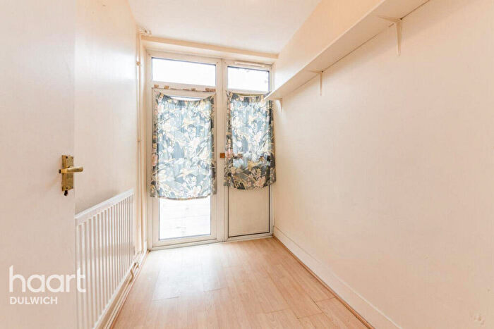 3 Bedroom Apartment To Rent In Lympstone Gardens, London, SE15