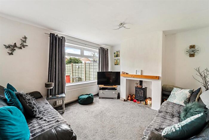 3 Bedroom Terraced House For Sale In Redwood, Sale, M33