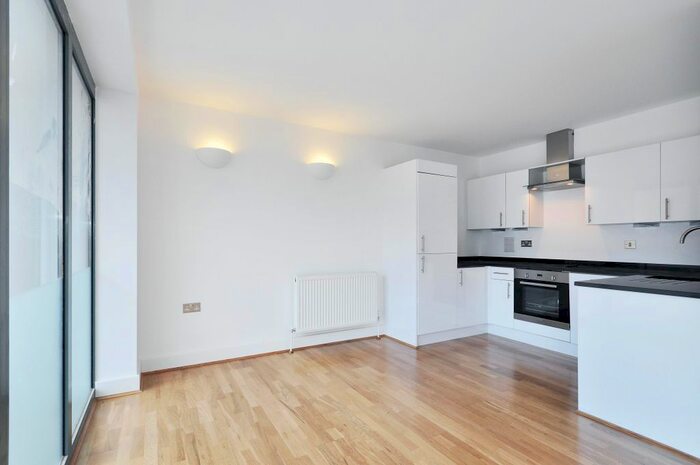 1 Bedroom Flat To Rent In Goswell Road, London, EC1V