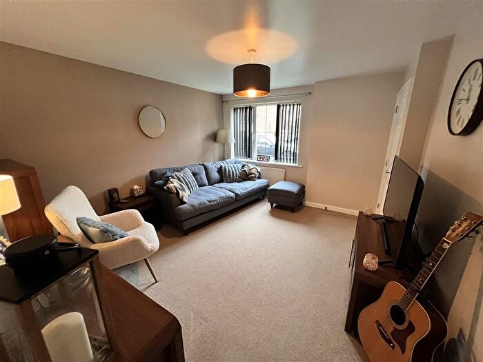 3 Bedroom Terraced House For Sale In Cromwell Mount, Pontefract, WF8