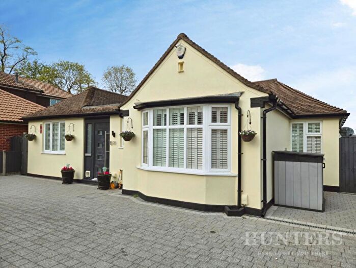 3 Bedroom Detached Bungalow For Sale In Sandhills, Wallington, SM6