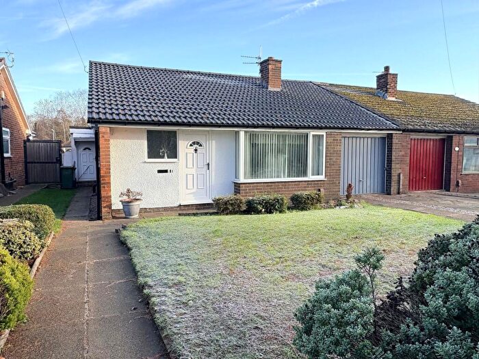3 Bedroom Semi-Detached Bungalow For Sale In Radcliffe Road, Bolton, BL2