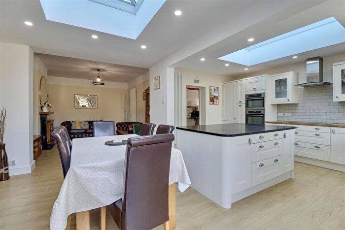 3 Bedroom Semi-Detached House For Sale In Court Lane, Portsmouth, PO6