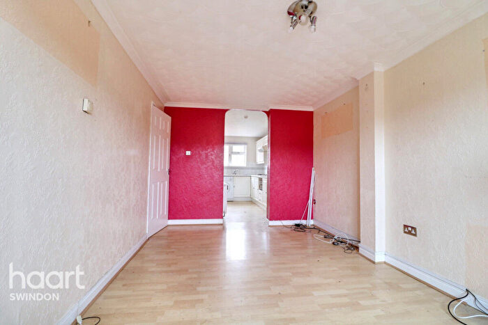 1 Bedroom Flat For Sale In Beaulieu Close, Swindon, SN5