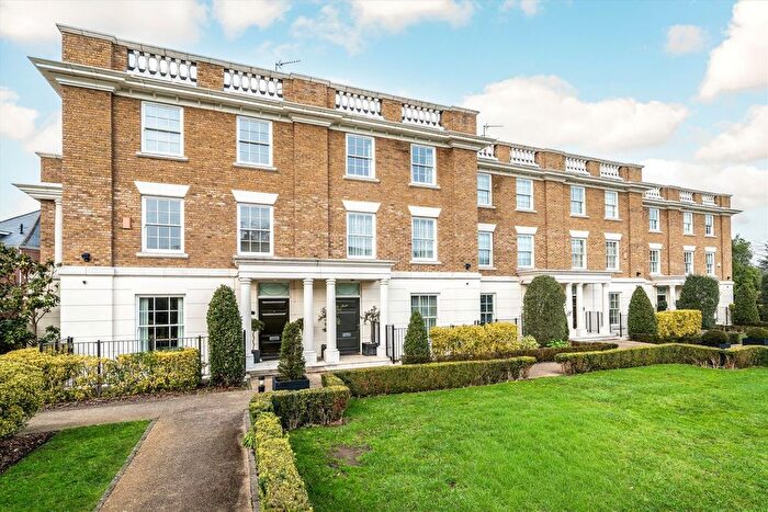 4 Bedroom Property To Rent In Corsellis Square, St Margarets, TW1