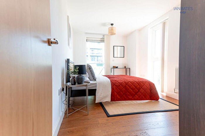 1 Bedroom Apartment For Sale In Roseberry Place, London, E8