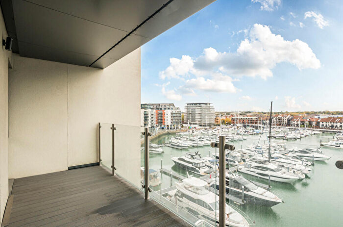 2 Bedroom Apartment For Sale In Maritime Walk, Ocean Village, Southampton, SO14
