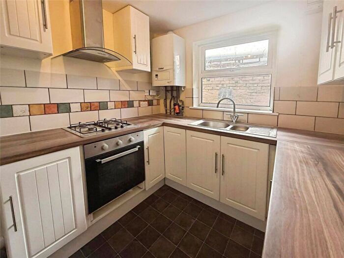 2 Bedroom Flat To Rent In Fawcett Road, Southsea, Hampshire, PO4