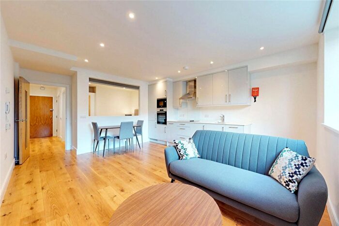 1 Bedroom Flat To Rent In Park Avenue, Bushey, WD23