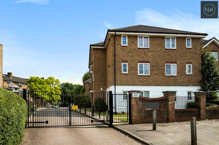 2 Bedroom Apartment To Rent In Maystocks Court, Chigwell Road, South Woodford, London, E18