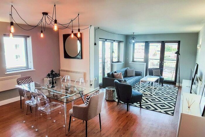 2 Bedroom Apartment To Rent In Watermarque, Birmingham, B16